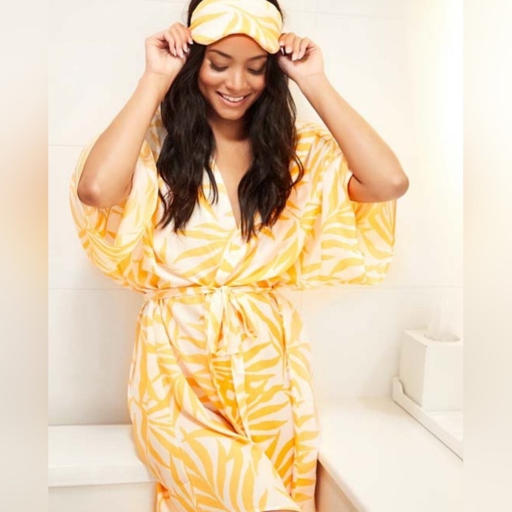 Maison‎ Du Soir Magnolia Luxe Robe Kimono Style M/L